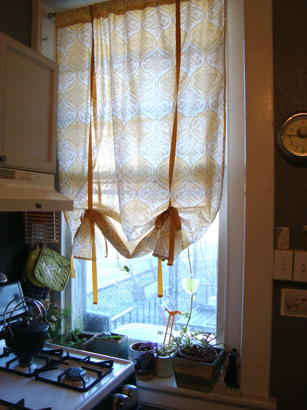 SIMPLE CAFE CURTAINS - MARTHA STEWART ACCENTS  DETAILS